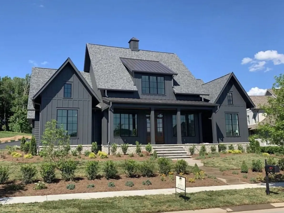 31 Black Farmhouse Exterior Ideas for a Modern Look