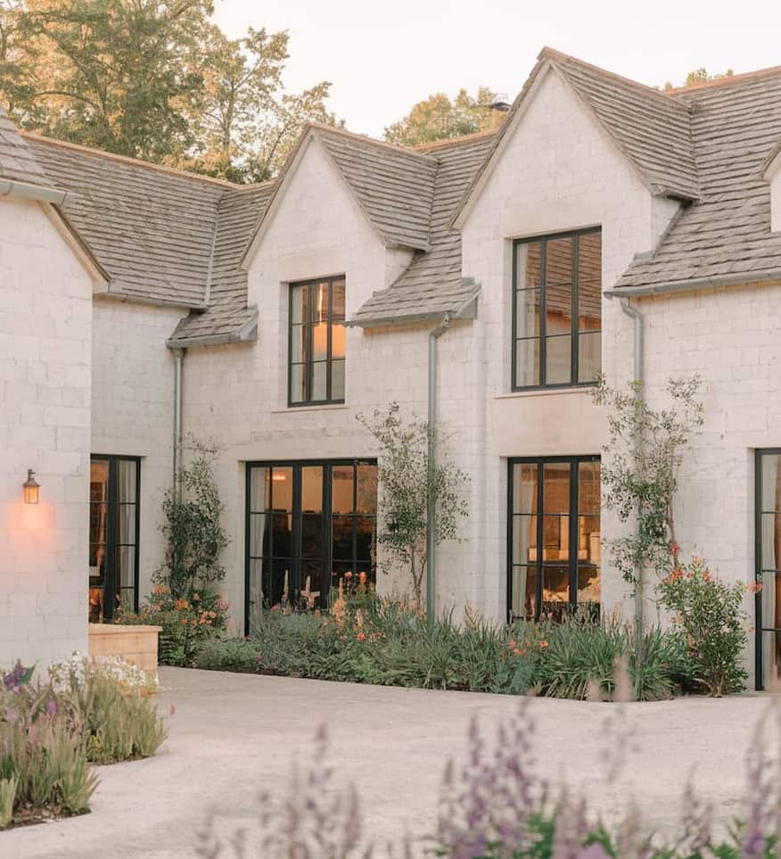 45 White House With Black Windows Ideas for Curb Appeal