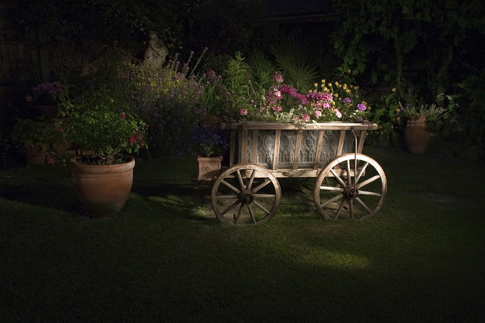 5 Rustic Décor DIY Projects for Your Outdoor Space | Wikilawn