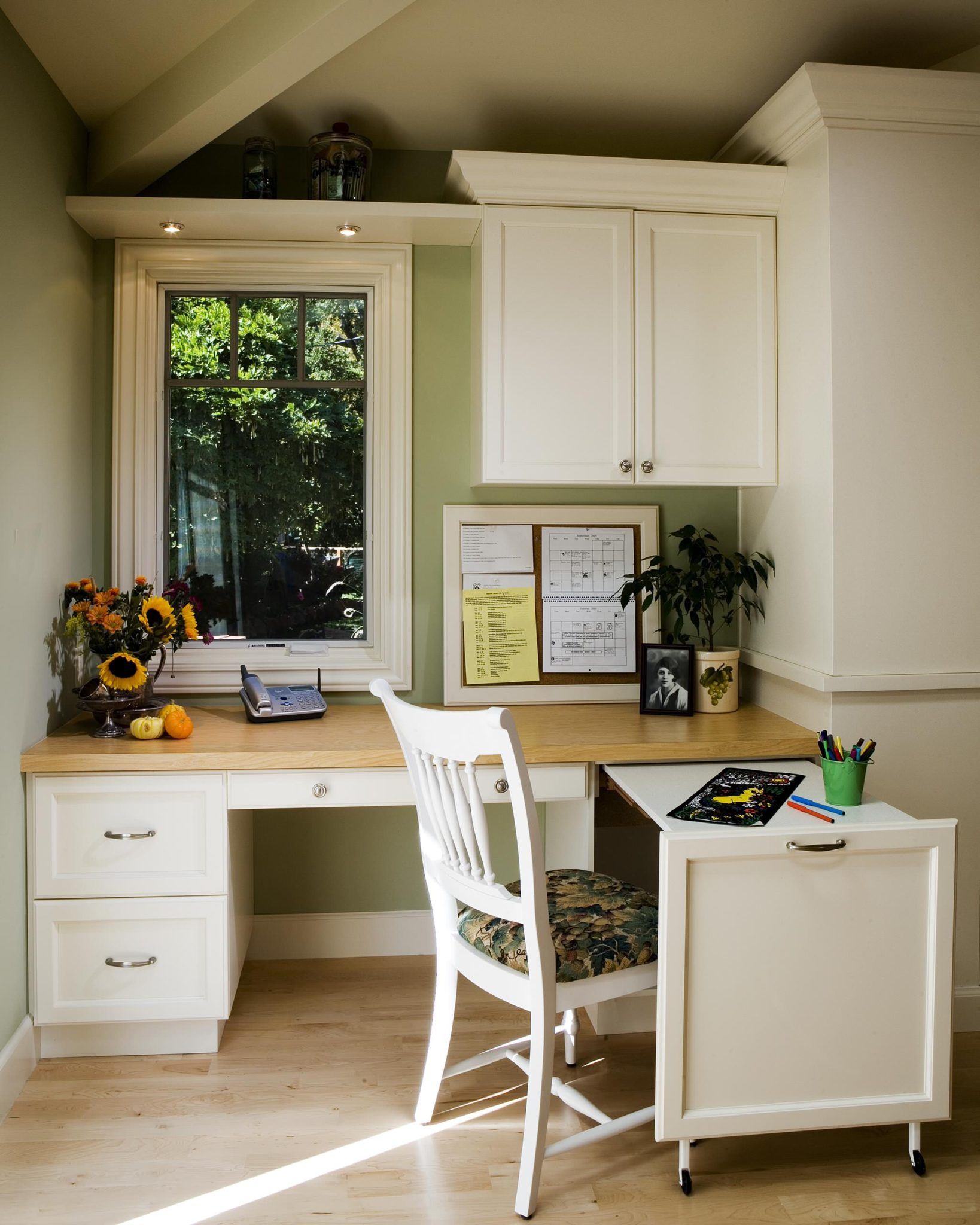 8 Big Space-Saving Ideas for Small Home Offices | Houzz NZ