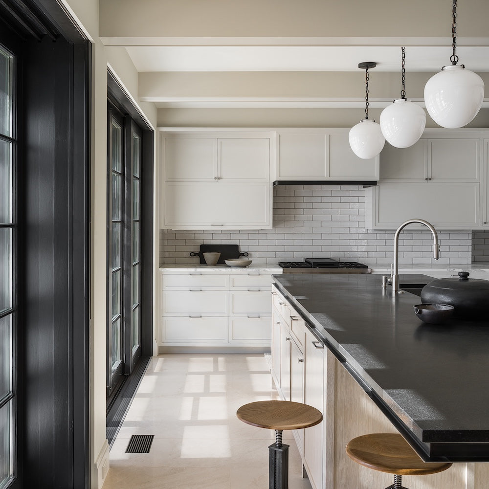 9 backsplash ideas for white kitchens: go beyond the expected