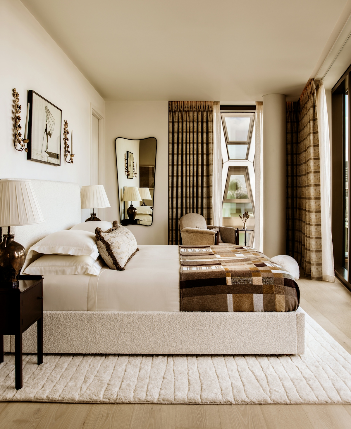 9 Ideas to Decorate Empty Bedroom Corners | LuxDeco