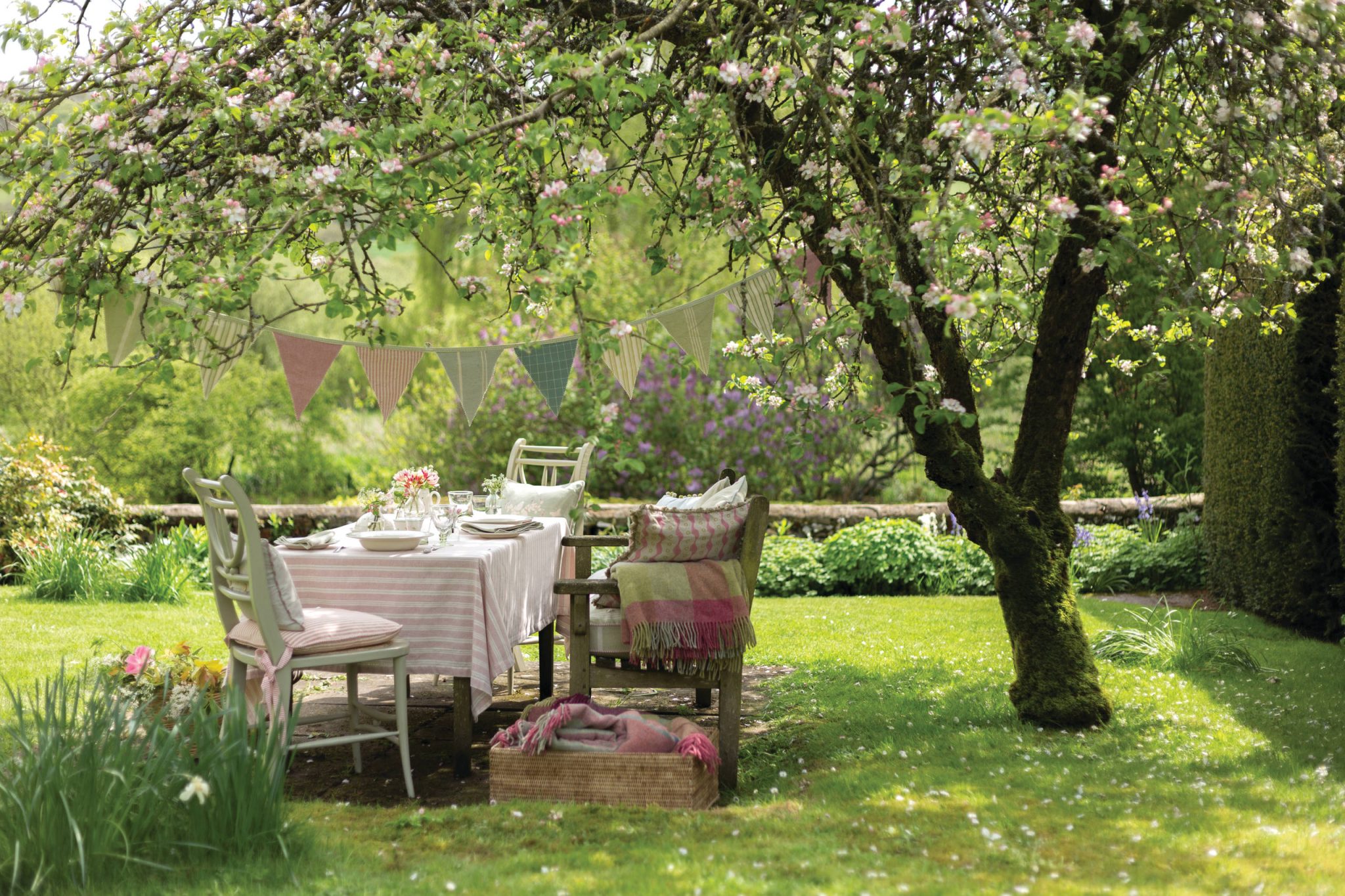 9 Ways to Let Vintage Style Spill into Your Garden | Houzz UK
