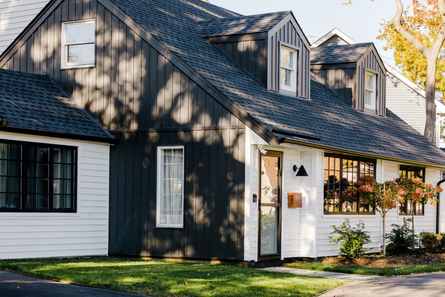 A Black and White House Exterior Is as Cool As You're Imagining