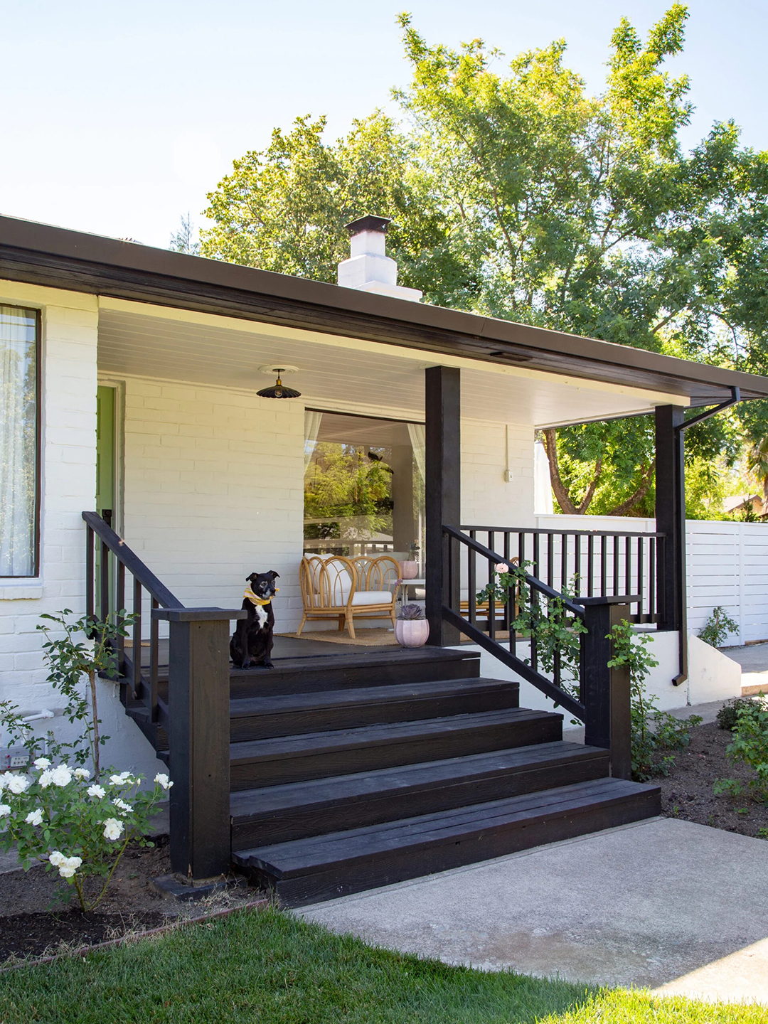 A Black and White House Exterior Is as Cool As You're Imagining