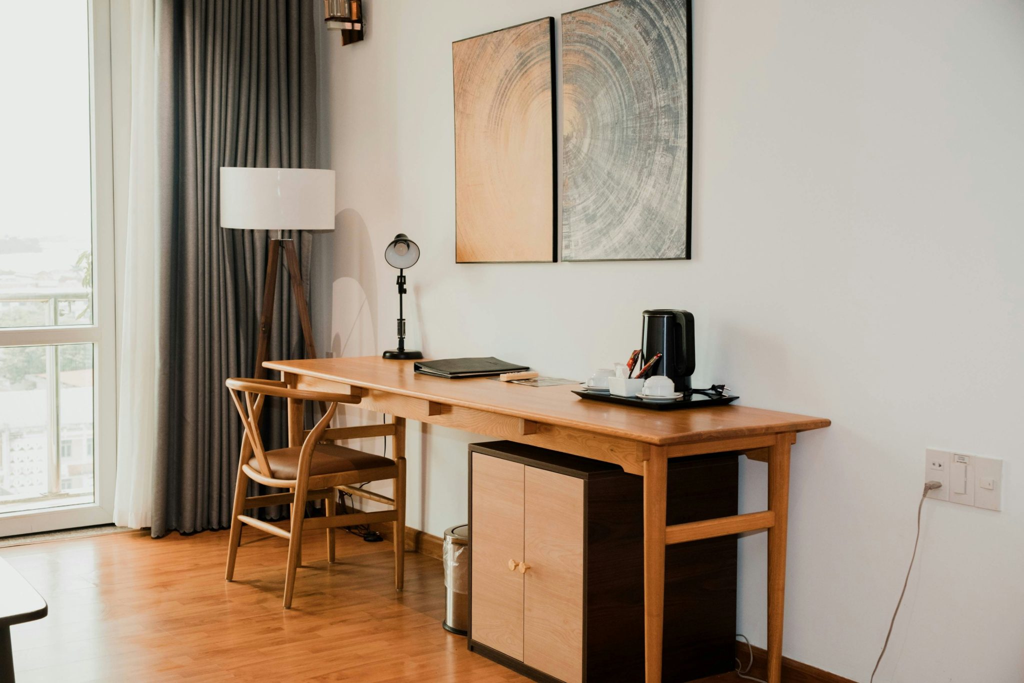 A cozy, minimalist workspace bathed in natural light, blending warm wood tones with modern simplicity for perfect focus and inspiration.