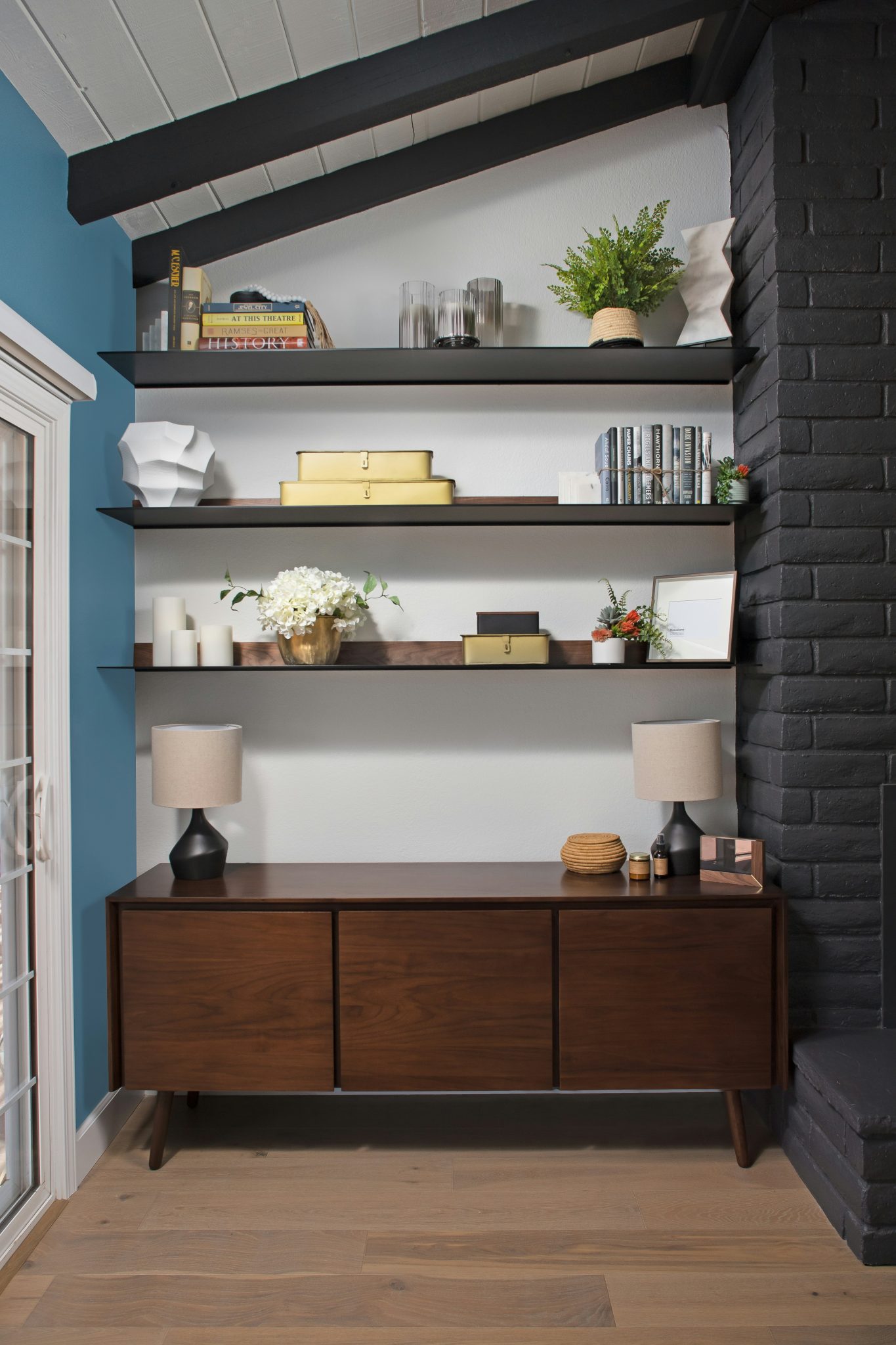 A space-saving 3-layer corner shelf with a minimalist design. It elegantly displays books, plants, and decorative items, adding both functionality and style to any room.