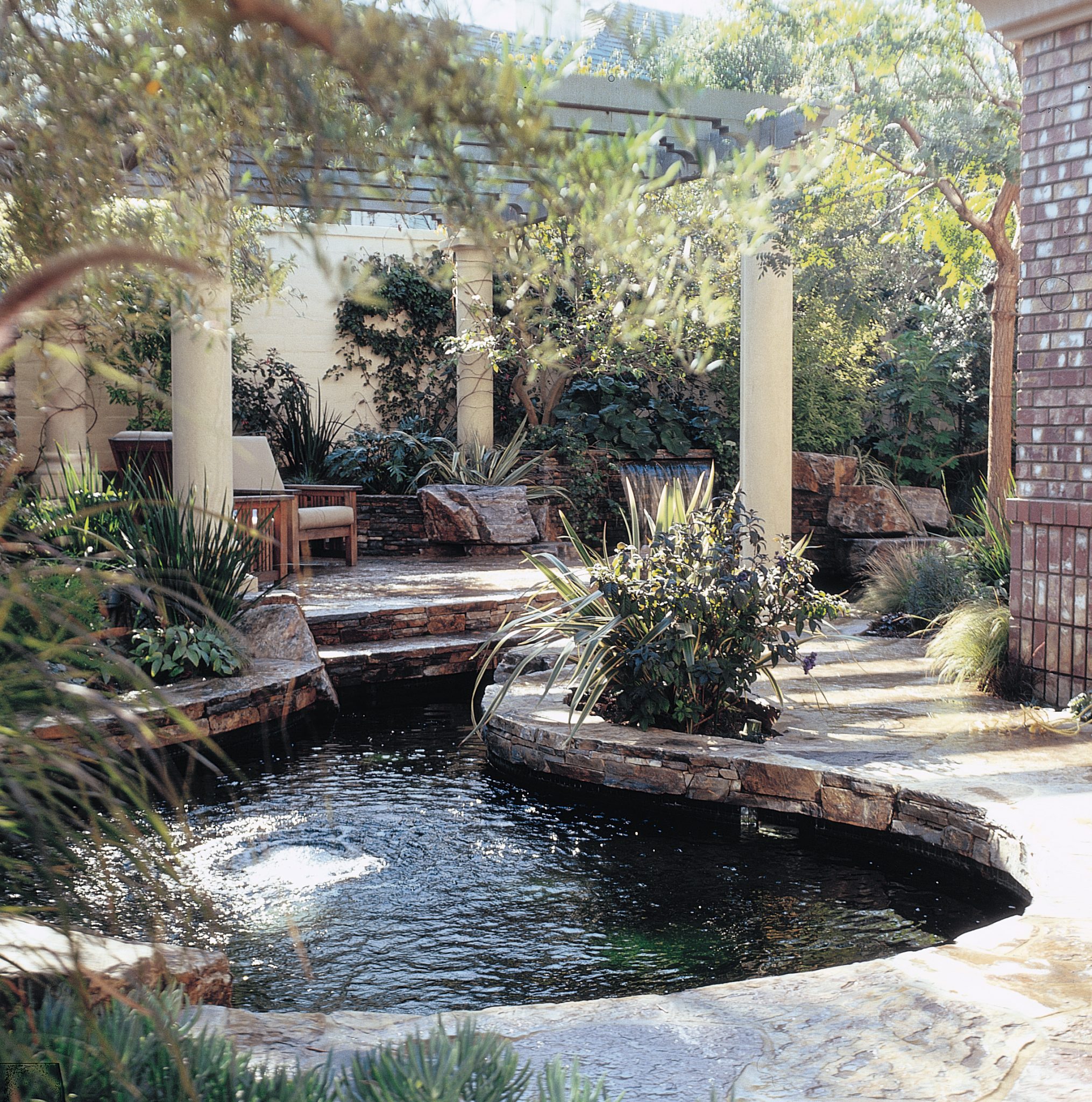 Backyard Water Features California | Custom Fountain & Landscape Design