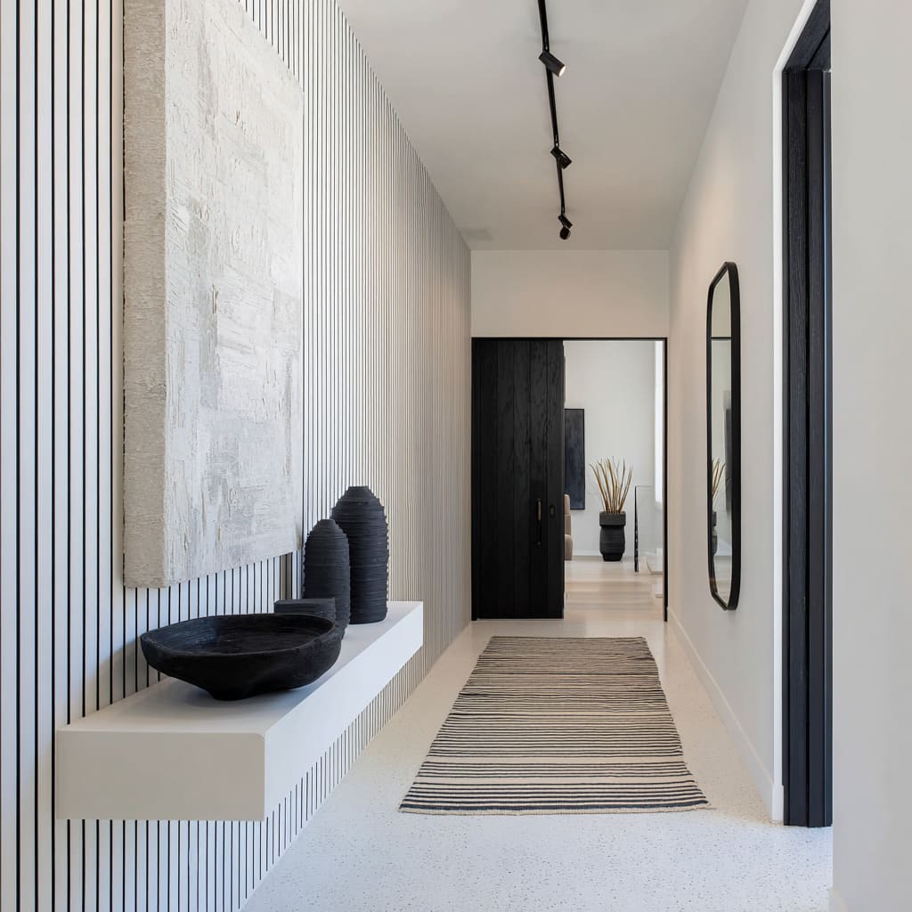 Black and White Hallway Design: Modern Contrast Ideas