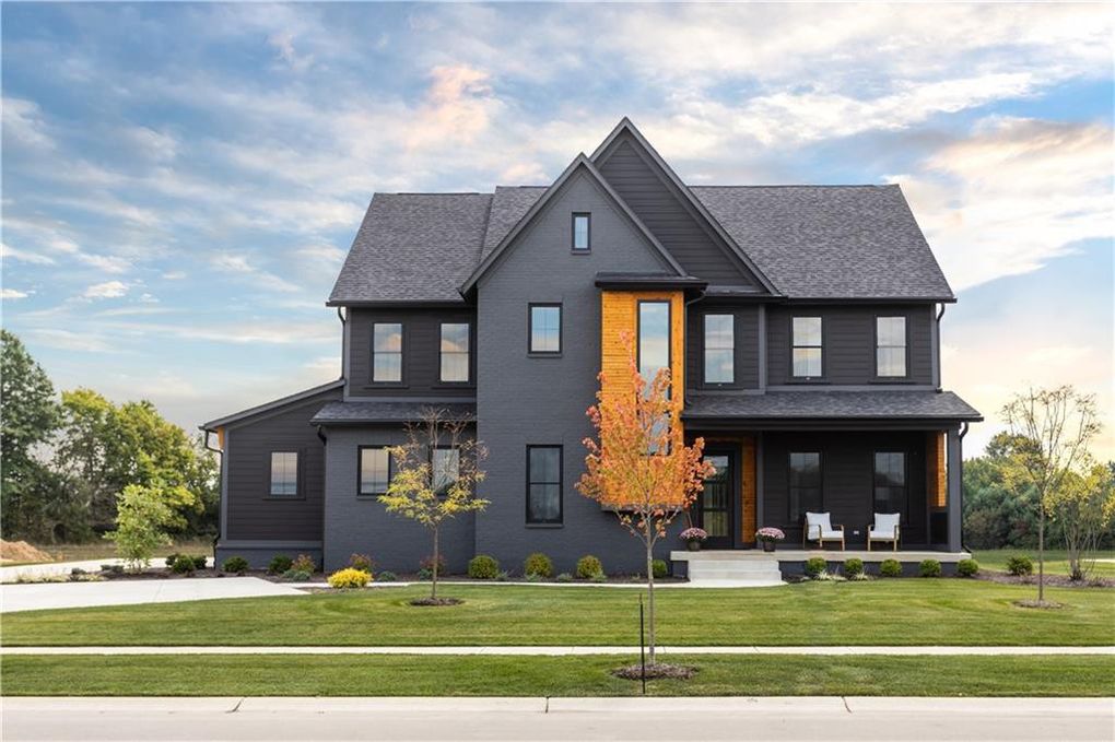 Black House with Wood Accents (Including Cedar): Design Ideas & Paint Colors – Welsh Design Studio