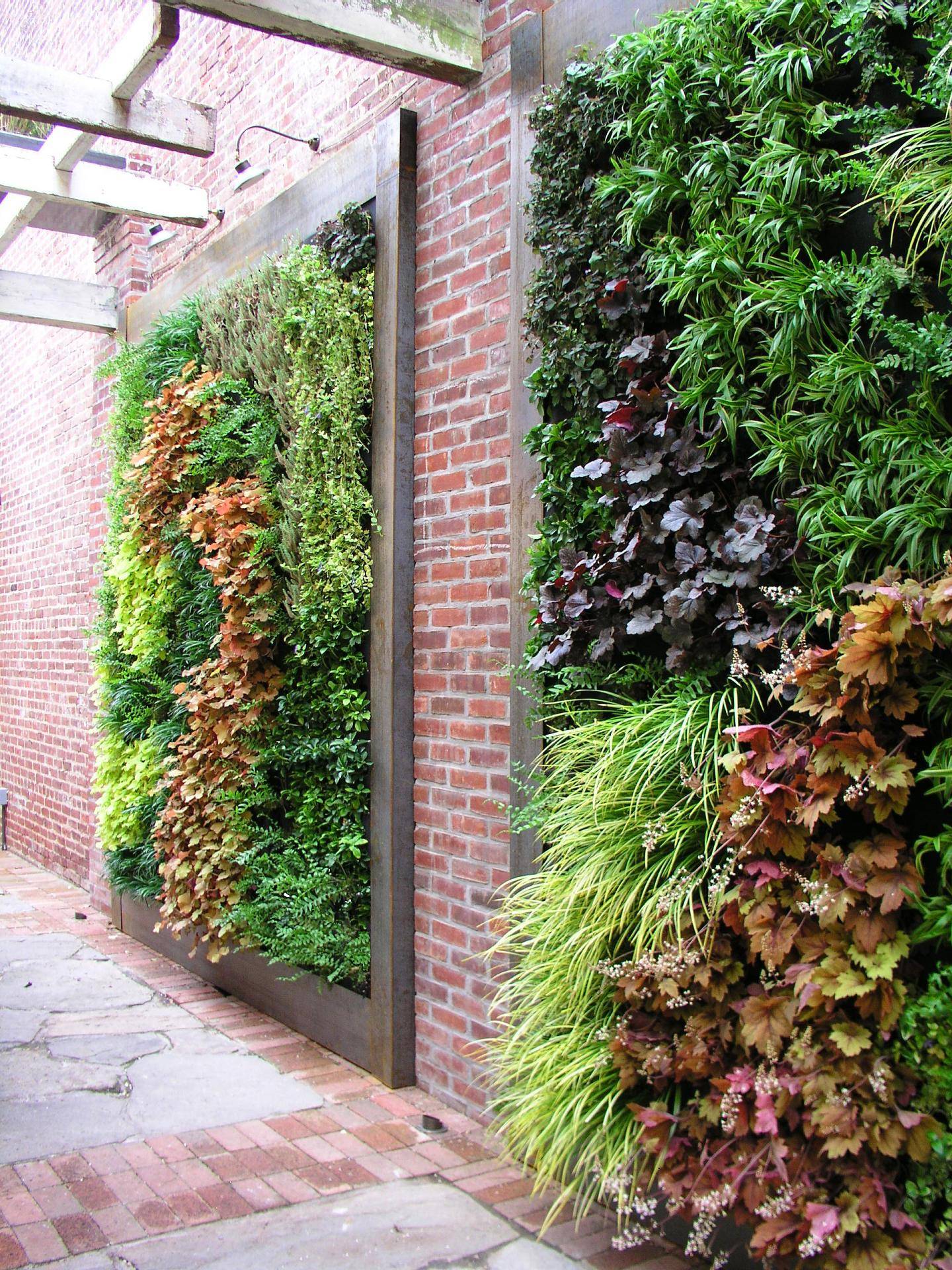 Bring Your Home Alive With a Vertical Garden – Indoors or Out | Houzz IE