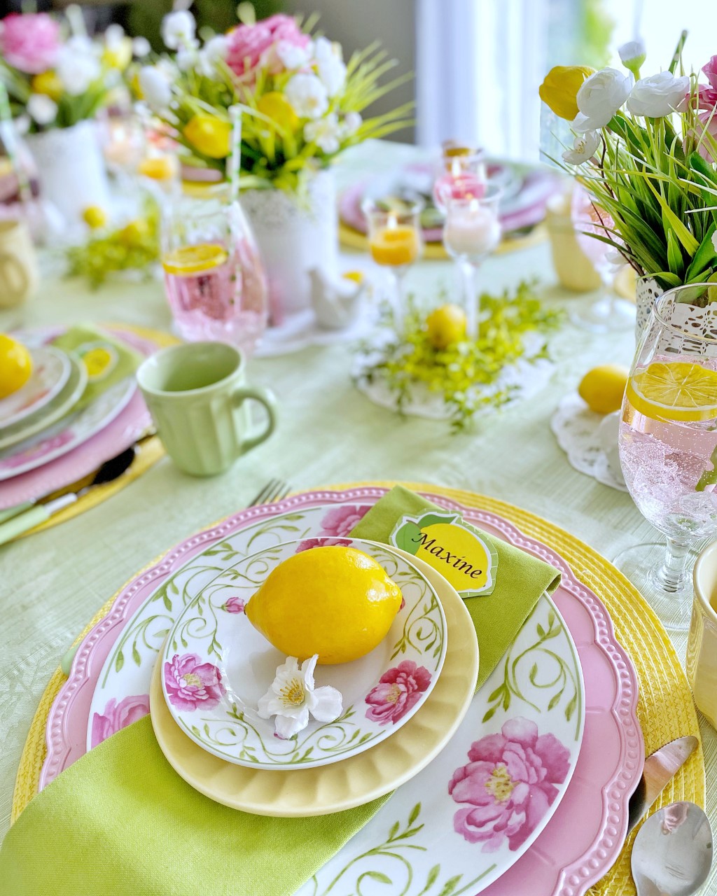 Dining Delight: Mother's Day Tablescape in Spring Colours