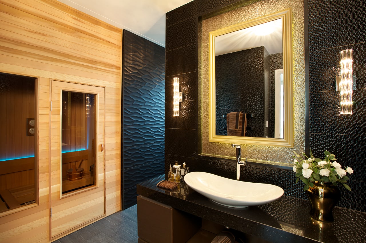 Glamorous powder room in black and gold | Trends