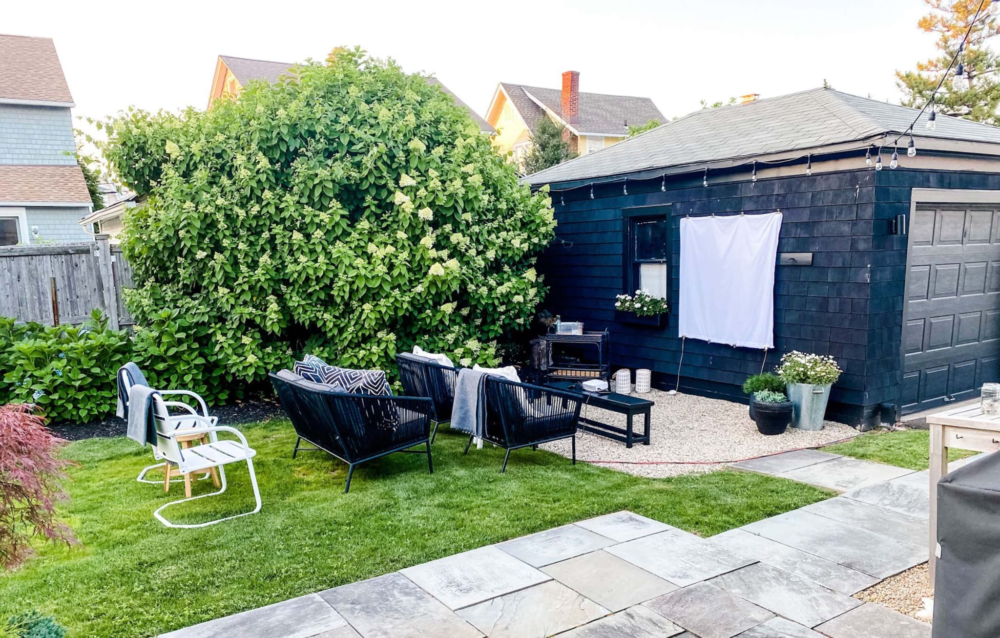 How To Set Up A Movie Night In The Backyard | Most Lovely Things