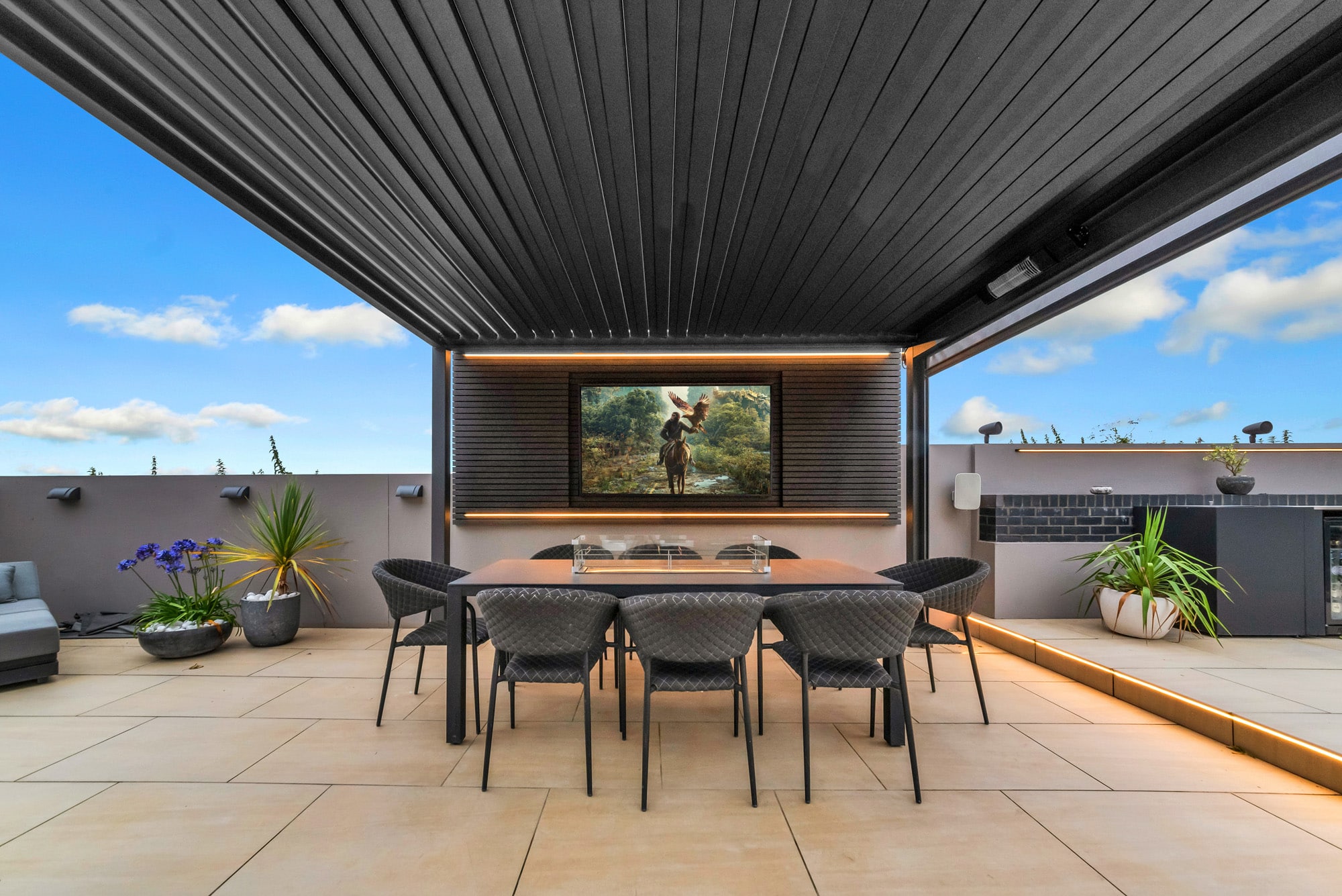 Outdoor Cinema Installation: Weather-Resistant AV | Modus Vivendi