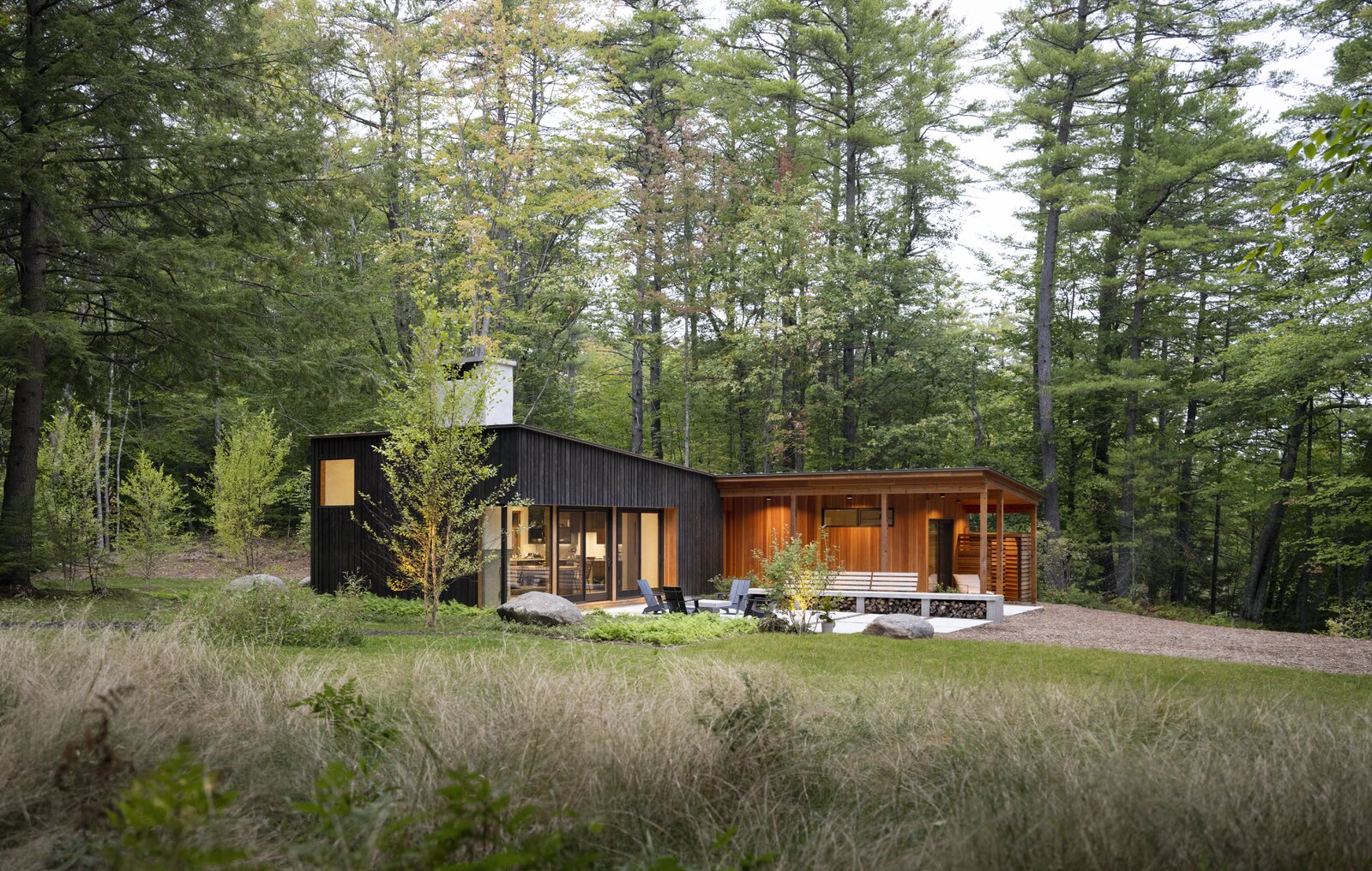 Photo 5 of 15 in 15 Black Cabins That Make the Case for Dark Exteriors from Whitten Architects Loon Lake - Dwell