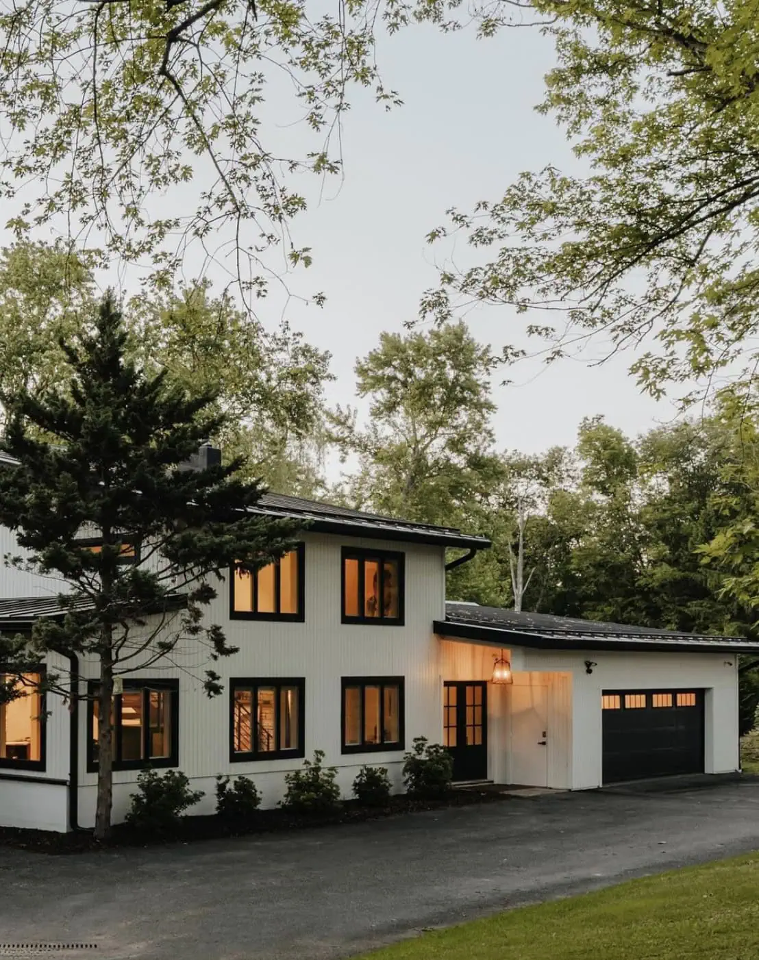 Wanting The White House Black Trim Look On The Exterior?