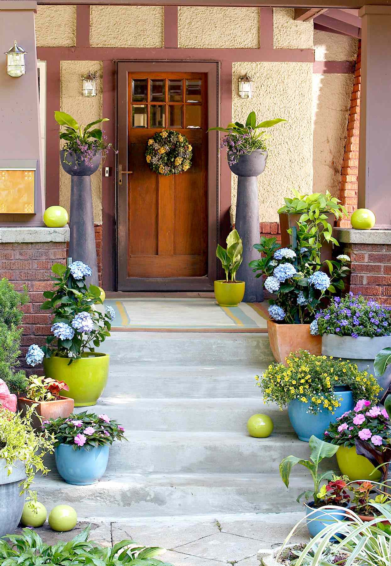 10 Front Porch Planter Ideas to Drape Your Entryway in Color