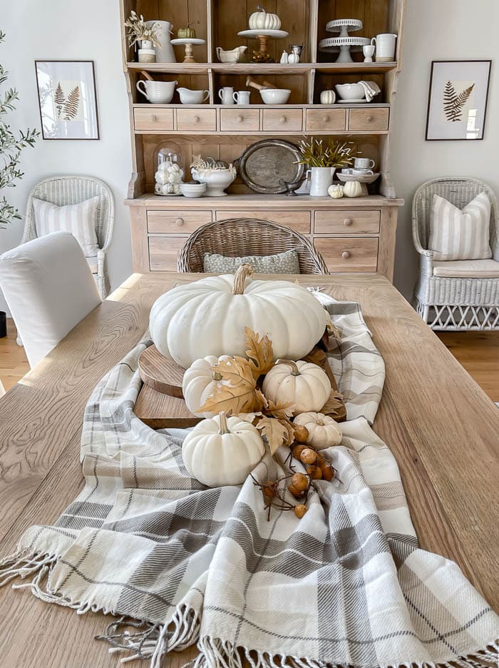 10 Pumpkin Centerpiece Ideas - Rooms For Rent blog