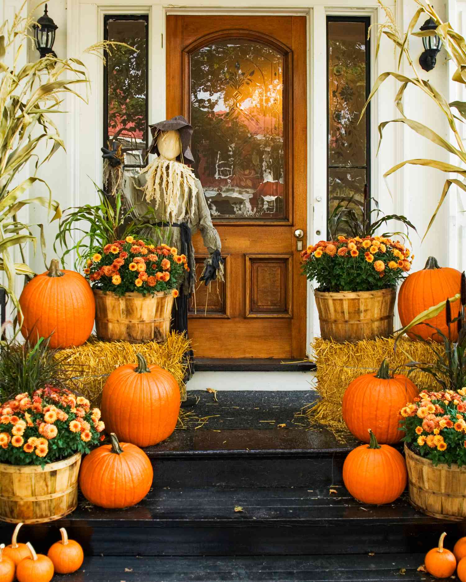 20 Outdoor Fall Décor Ideas That Will Elevate Your Home for the Season