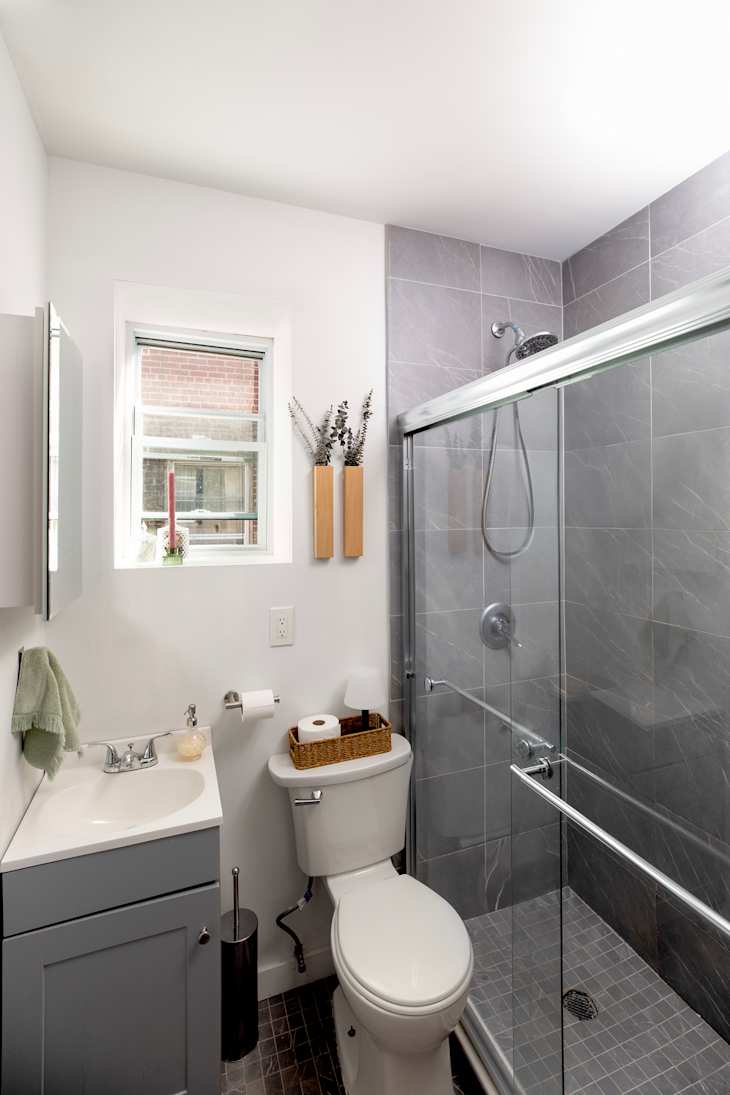 20 Stylish Small Bathrooms with Showers: Ideas & Real Photos | Apartment Therapy