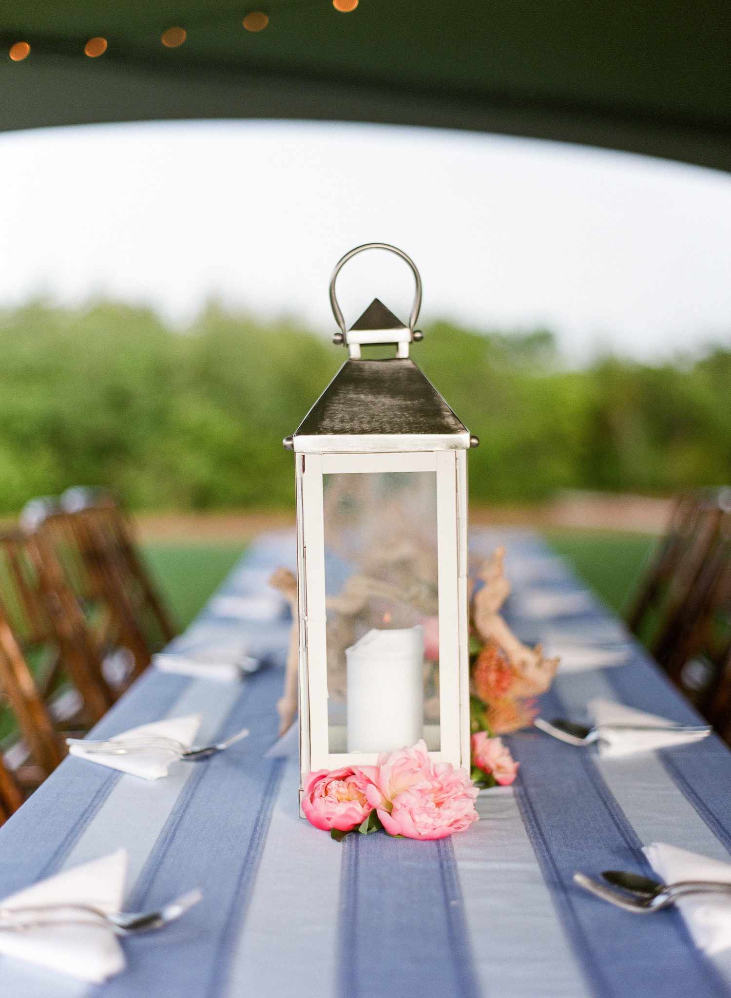44 Best Lantern Centerpieces for Your Wedding Reception