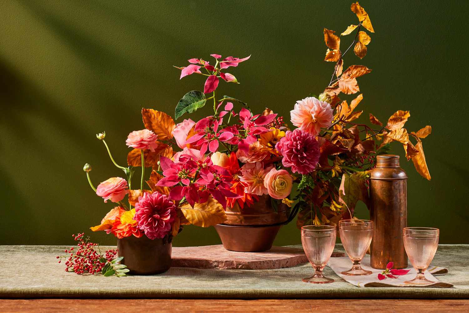 5 Centerpieces Ideas With Fall Foliage And Blooms