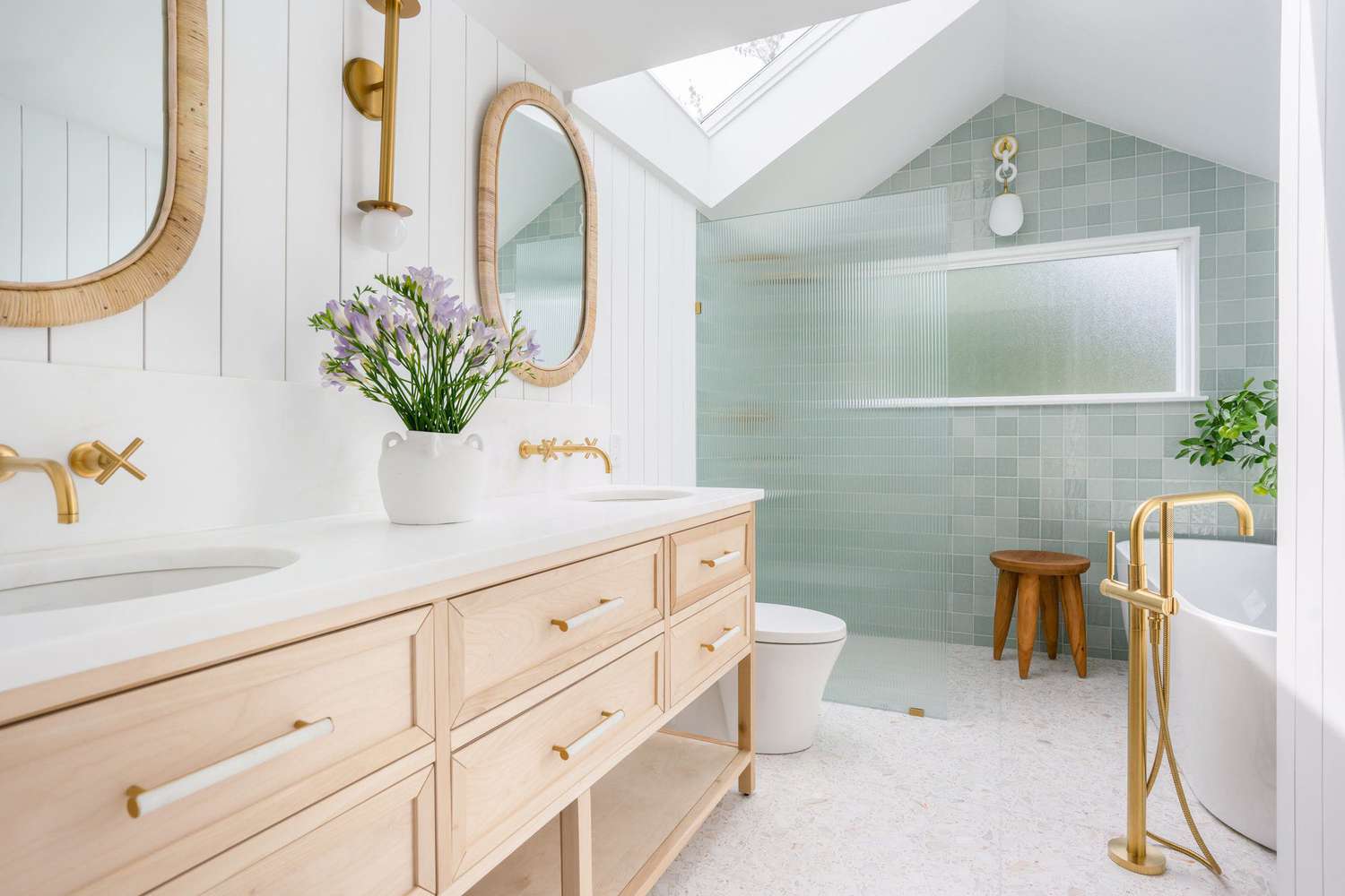 53 Modern Bathroom Ideas to Upgrade Your Space