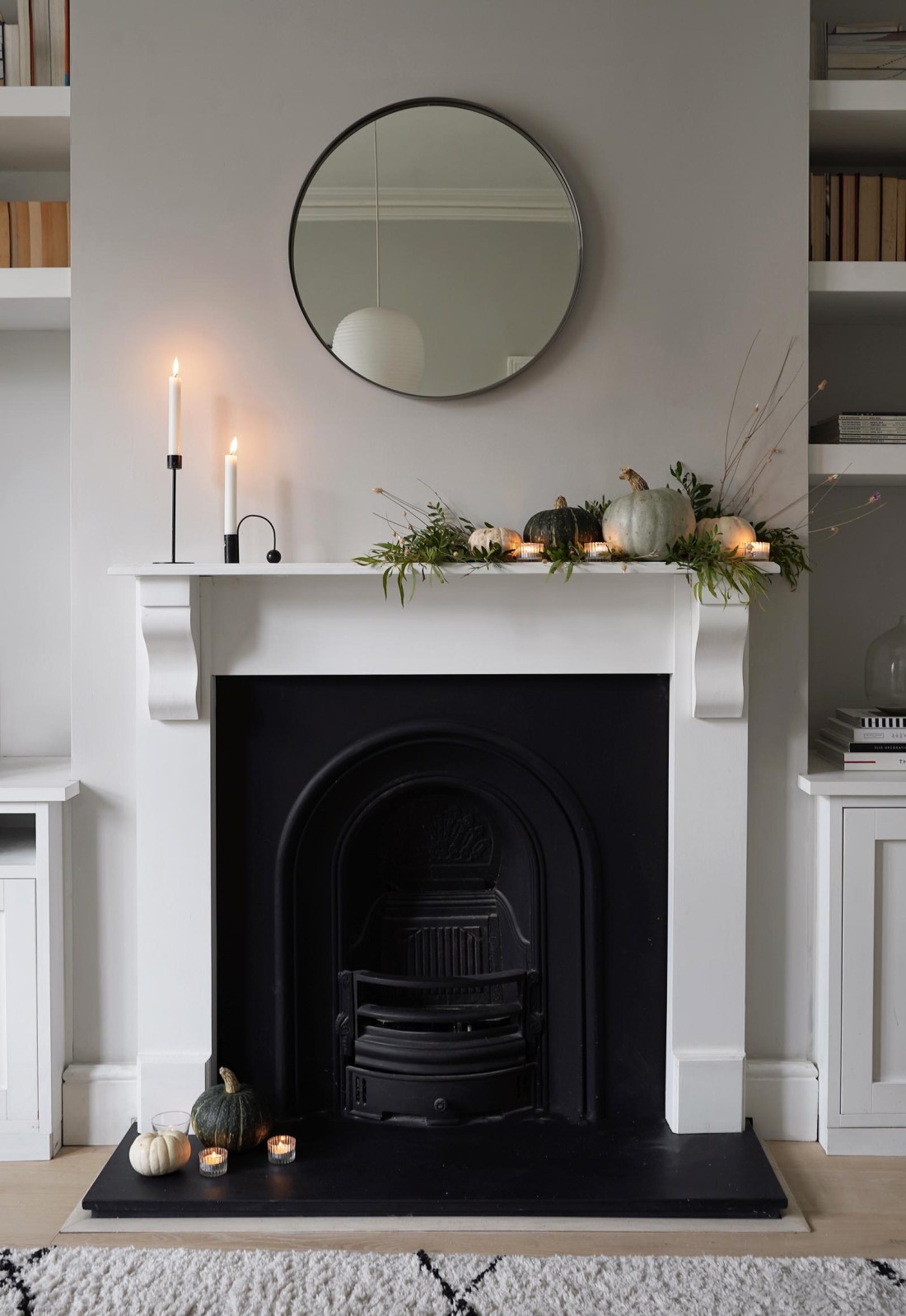 A stylish autumn & Halloween mantlepiece |