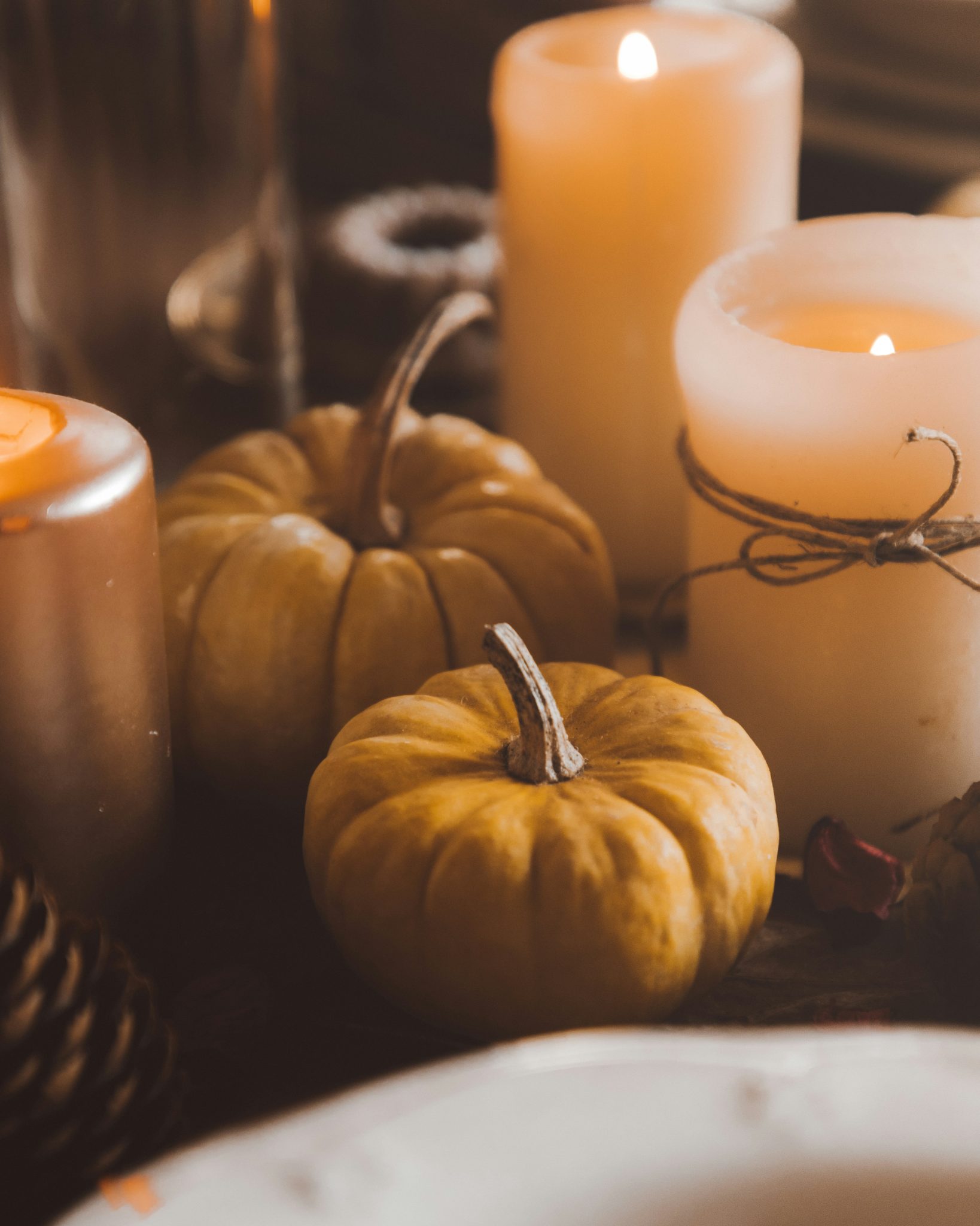 Autumn table decoration (close up)