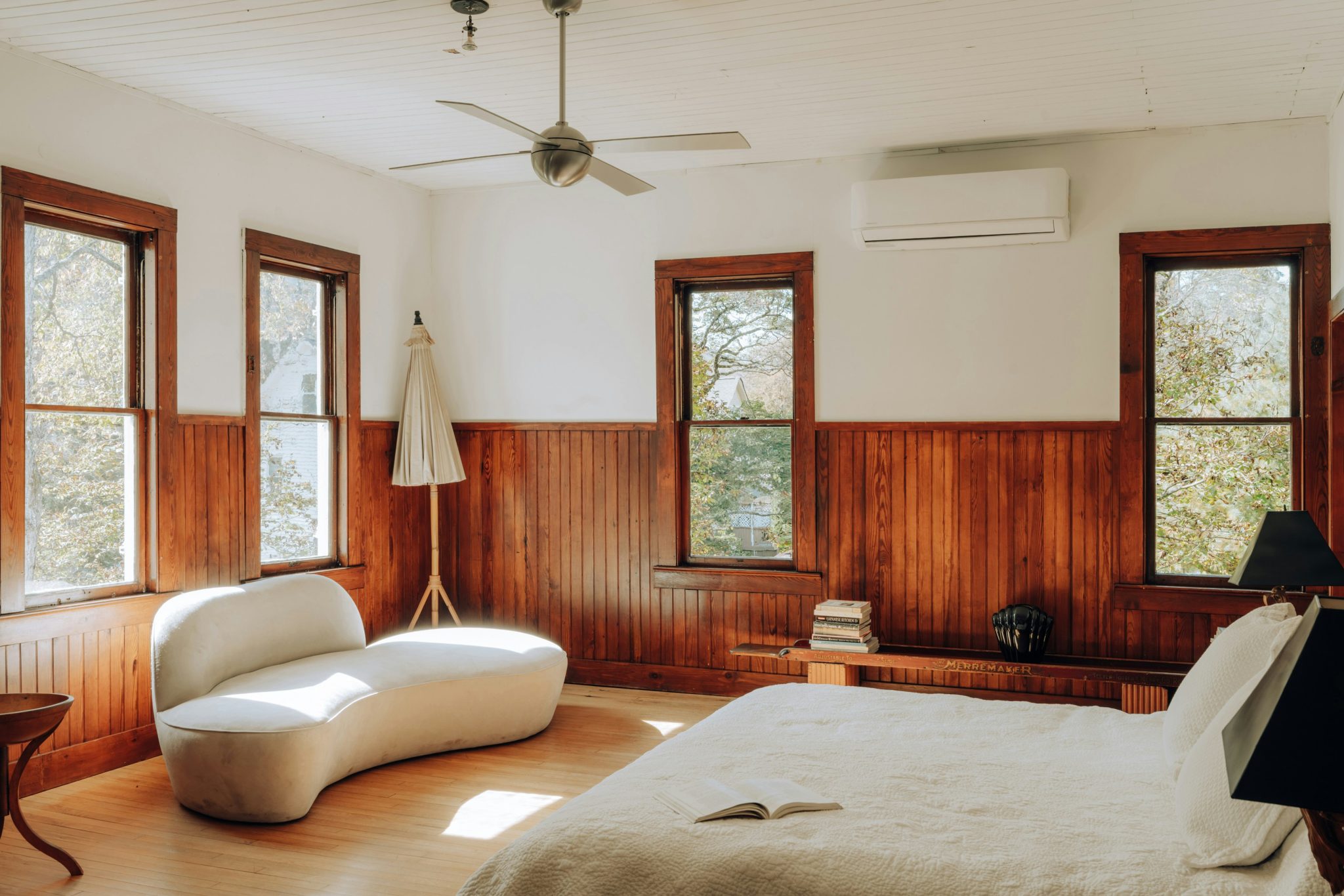 Bedroom with warm wood 3/3 (IG: @clay.banks)