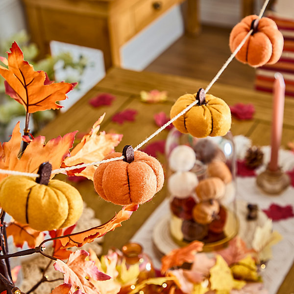 Benross 1.3m Felt Pumpkin Garland Decoration