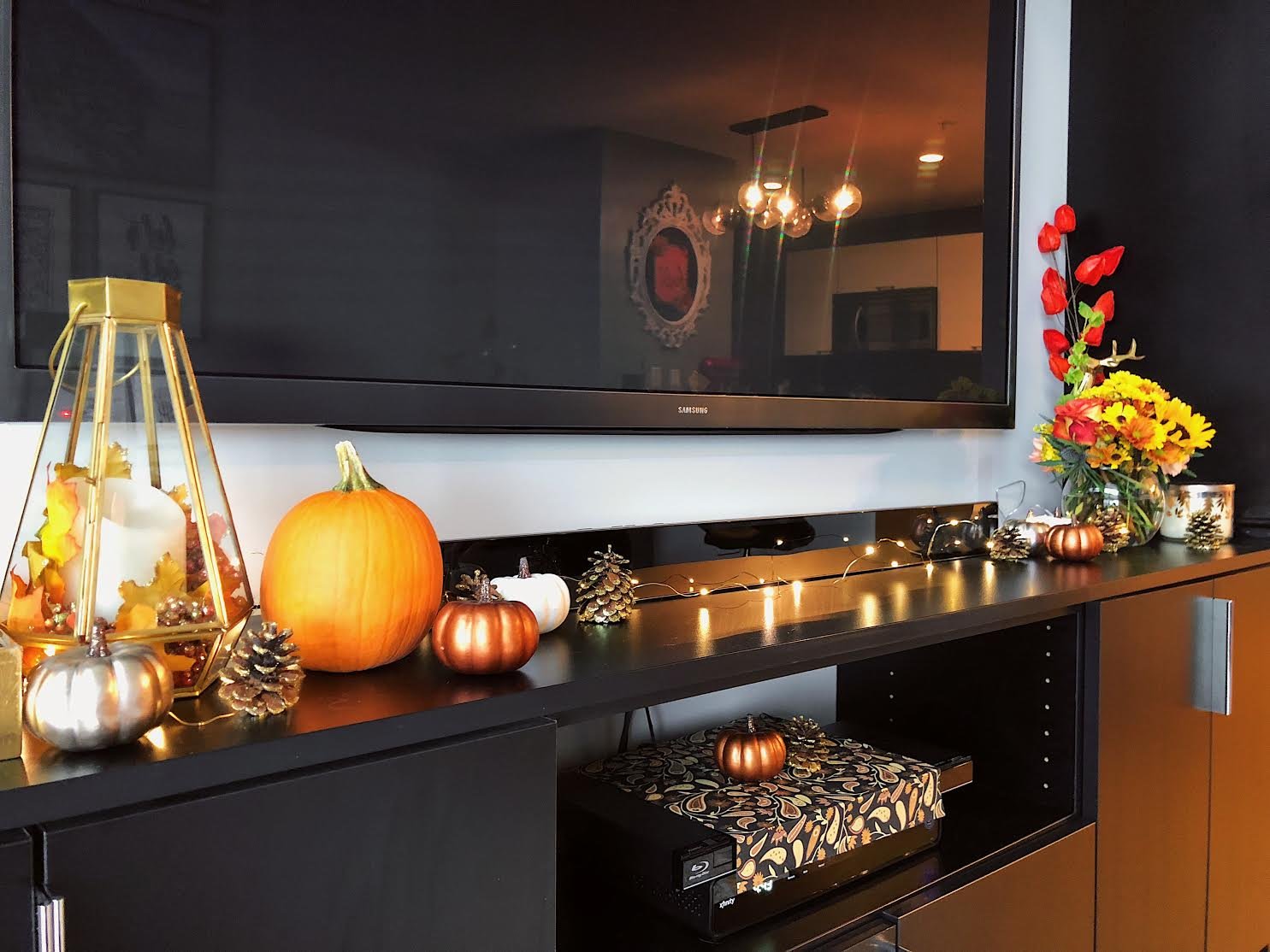 Contemporary fall decor & festivities