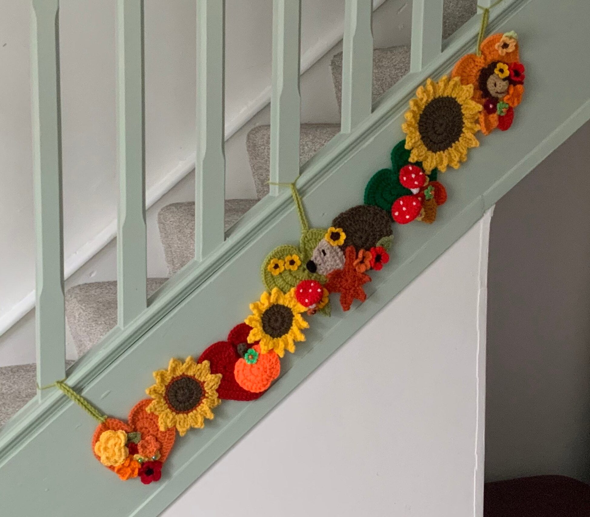 Crochet autumn hearts garland | Pufflower