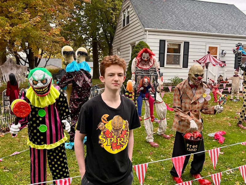 Dixon teen's Halloween displays revive the spirit of the season – Shaw Local
