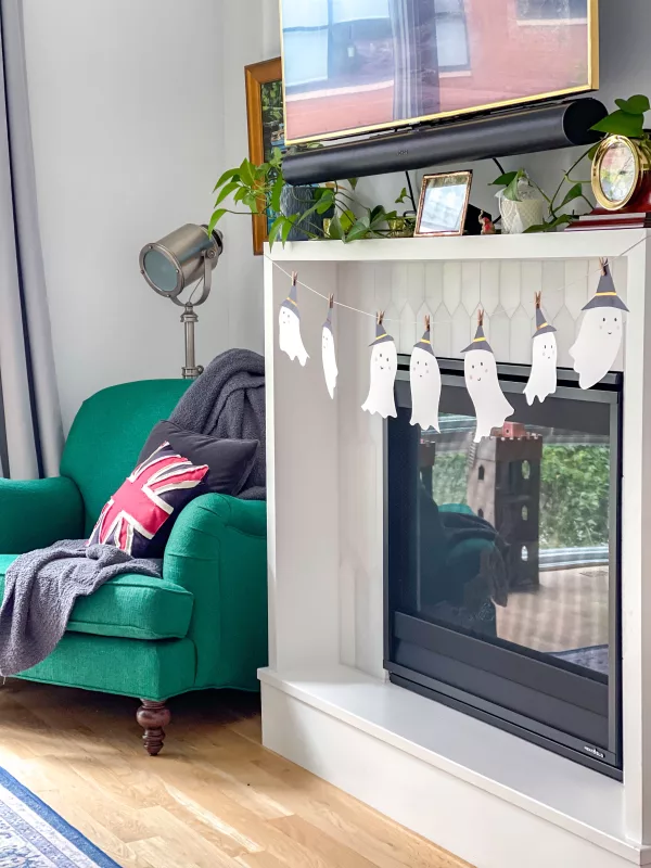 Easy DIY Halloween Decoration: Ghost Garland - thekittchen