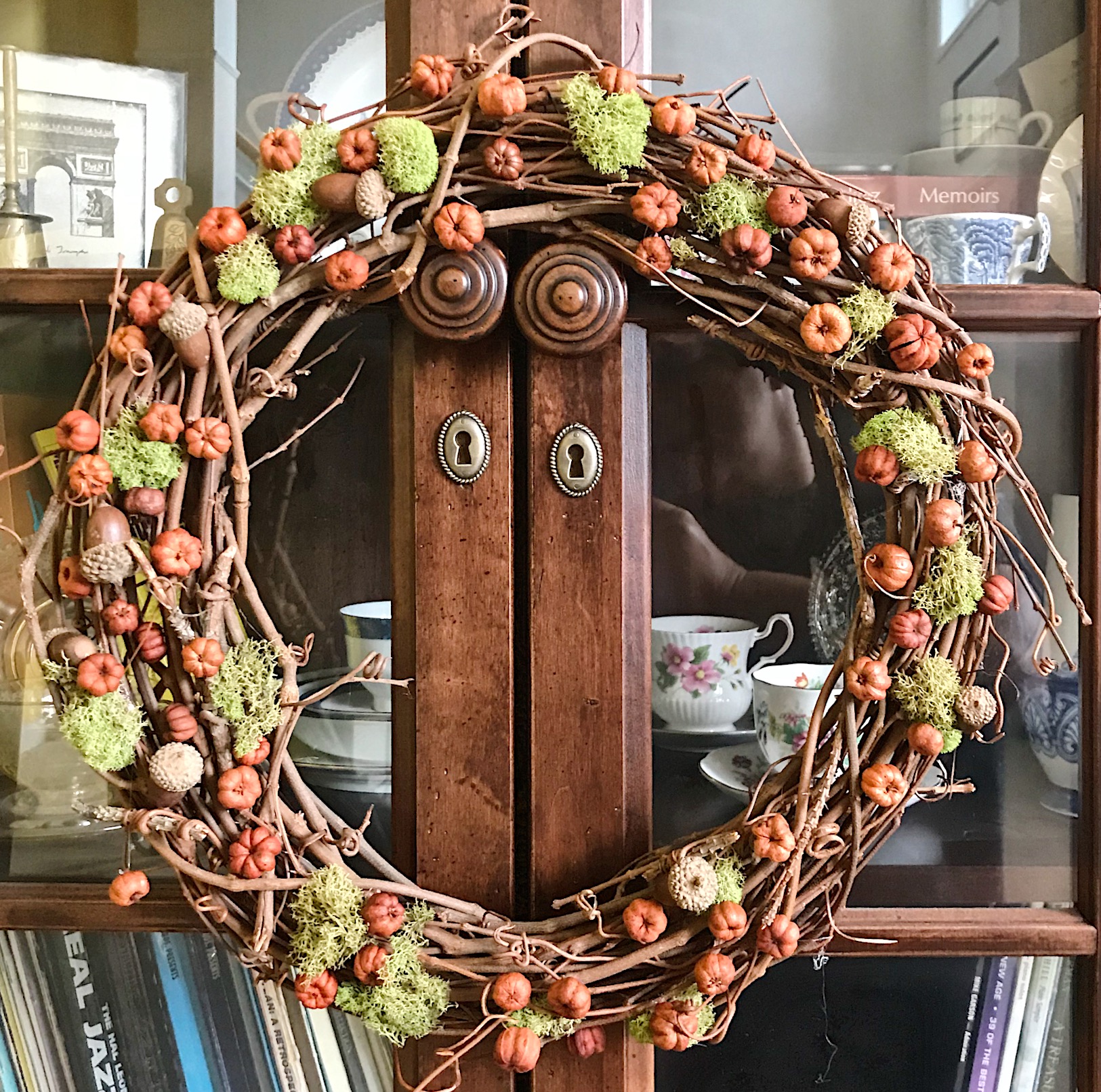 Easy DIY Mini-Pumpkin Fall Wreath – p.s. bonjour