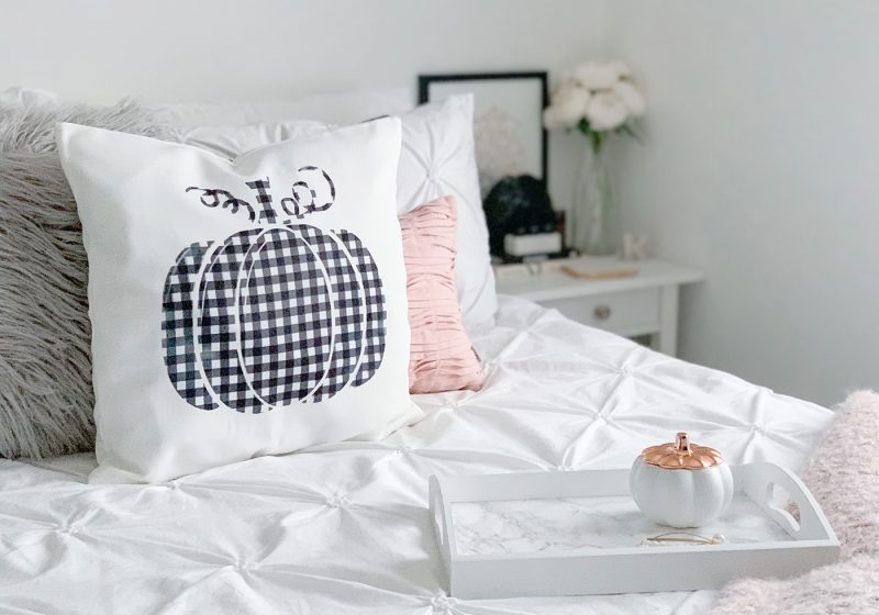 Fall home decor – easy DIY pumpkin pillow with Cricut Infusible Ink | Teacups and Things