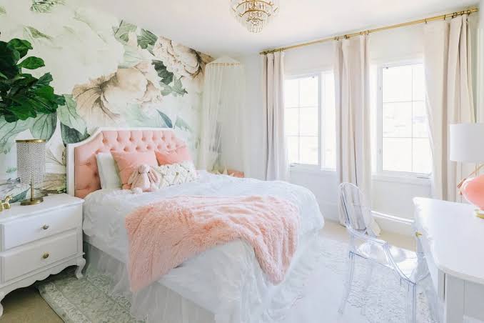 Floral Girl's Bedroom With Touches of Pink | HGTV