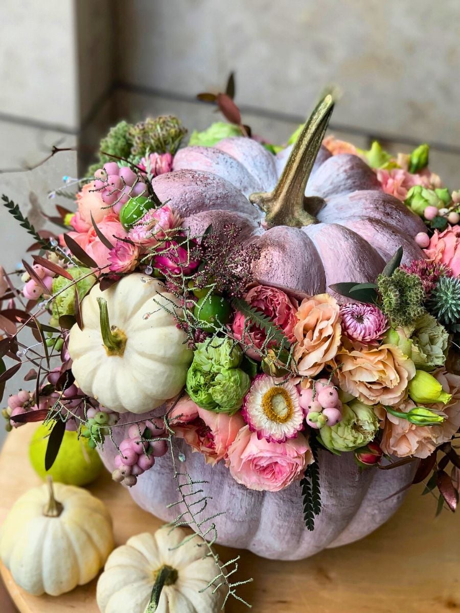 Flower Filled Pumpkin Ideas for Halloween Decor