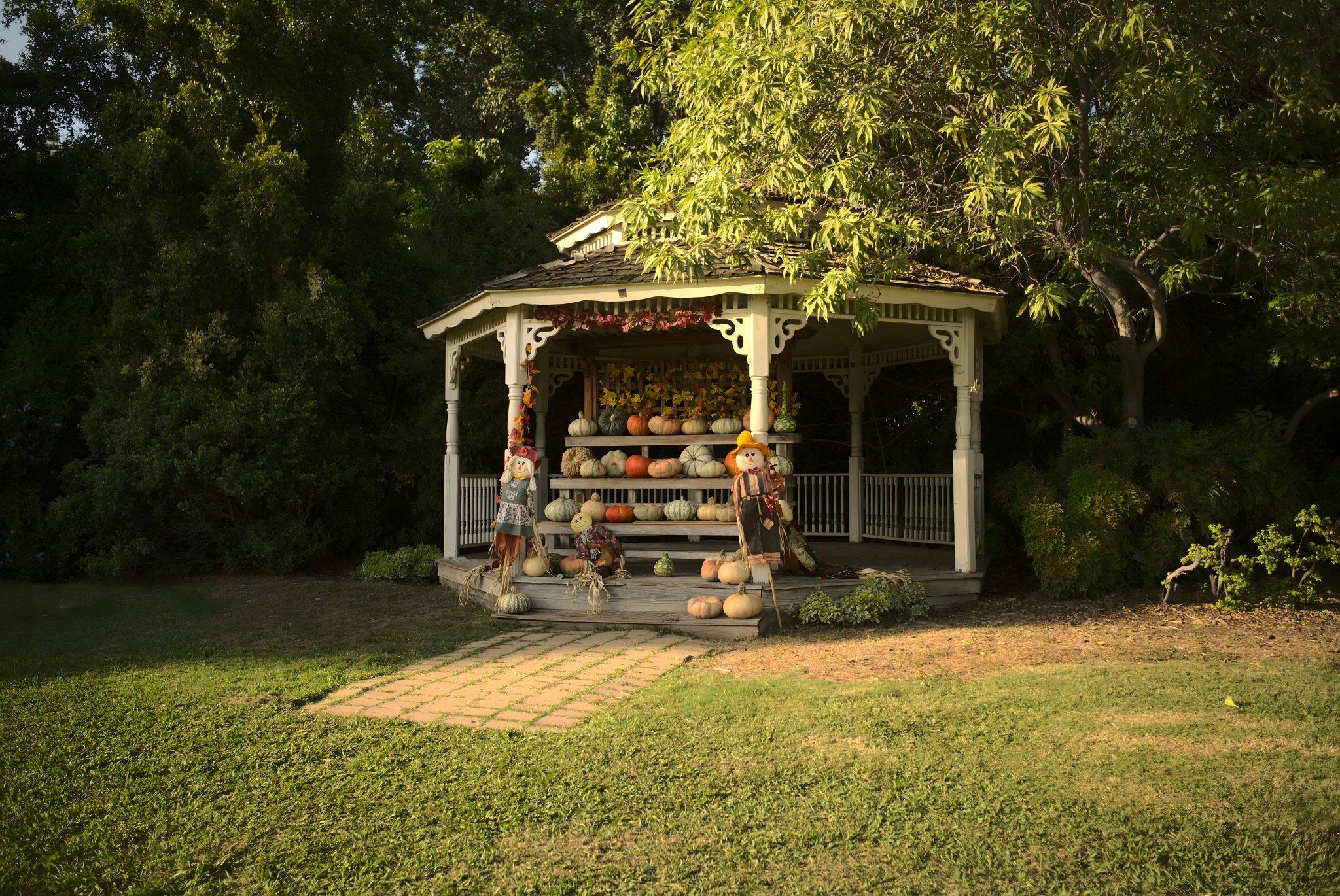Gazebo decorated with pumpkins and gourds for autumn.