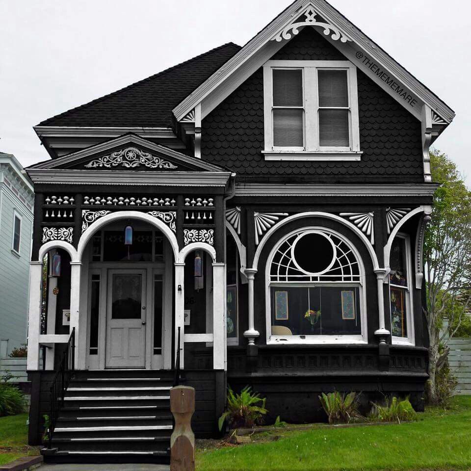 Gothic Victorian House with Black Facade: Contrasting Magnificence