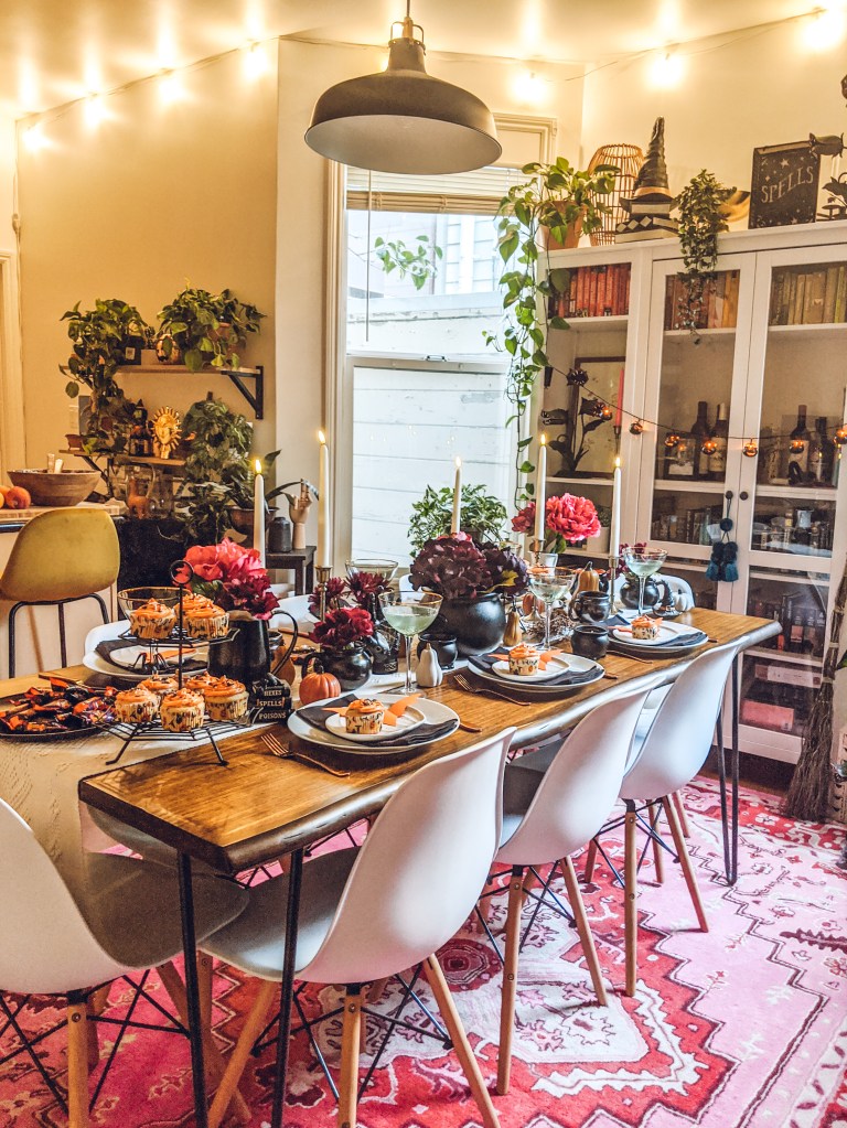 Halloween Tablescape, A Witchy Cauldron Party! – Bohofrisco