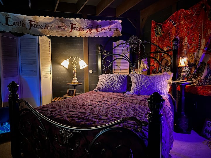 Haunted Mansion-inspired Ghoulish Sanctuary - Apartments for Rent in Kissimmee, Florida, United States - Airbnb