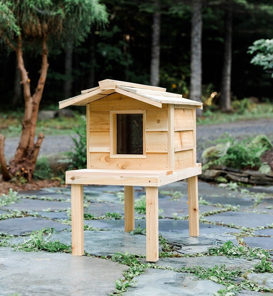 Humboldt Ca Outside Cat House For Winter Insulated Outdoor Cat House With Raised Deck: Small Feral Cat Shelter