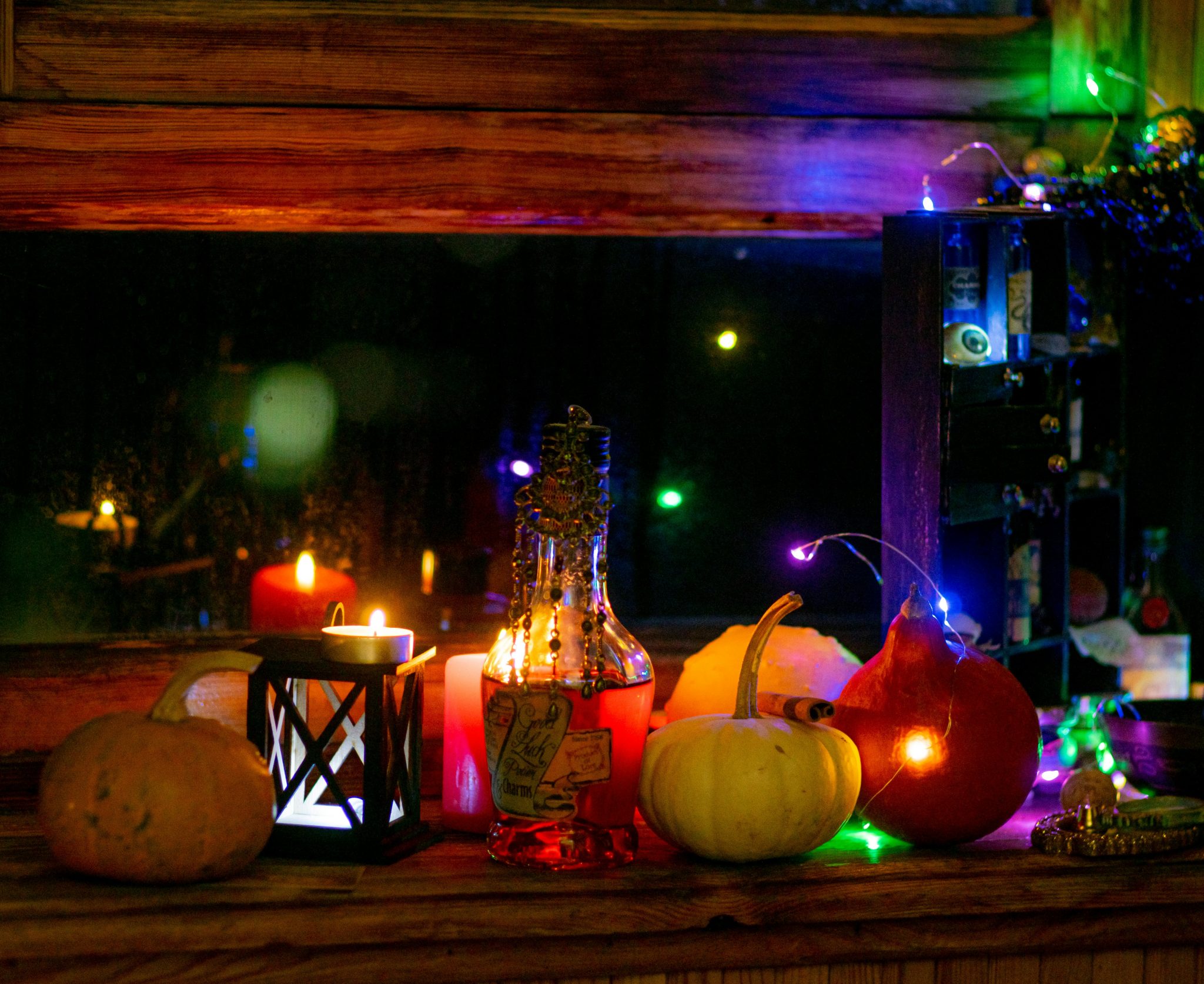 jack o lanterns on table