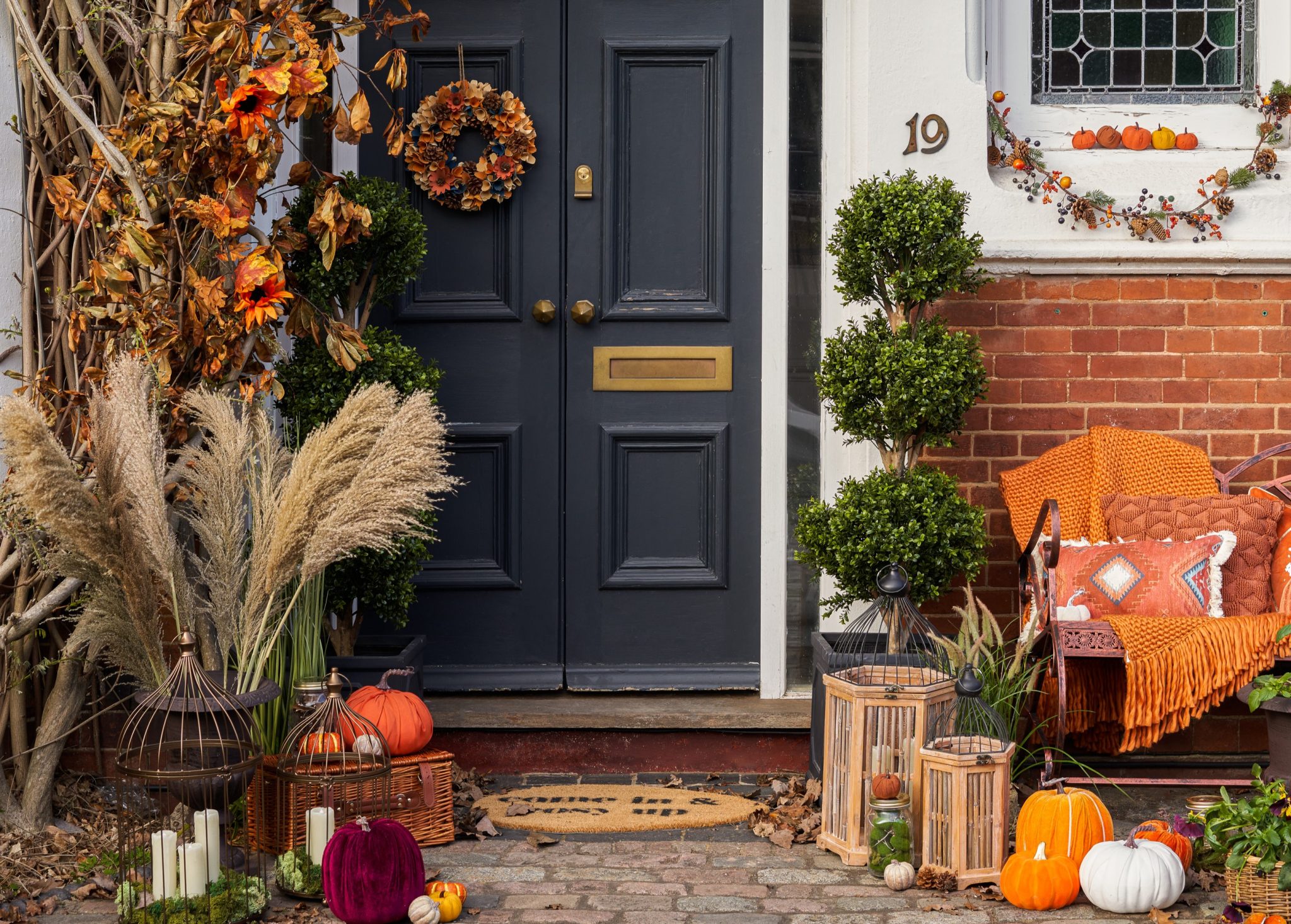 Outdoor Fall Decor Ideas — 7 Ways to Cozy up Your Yard…