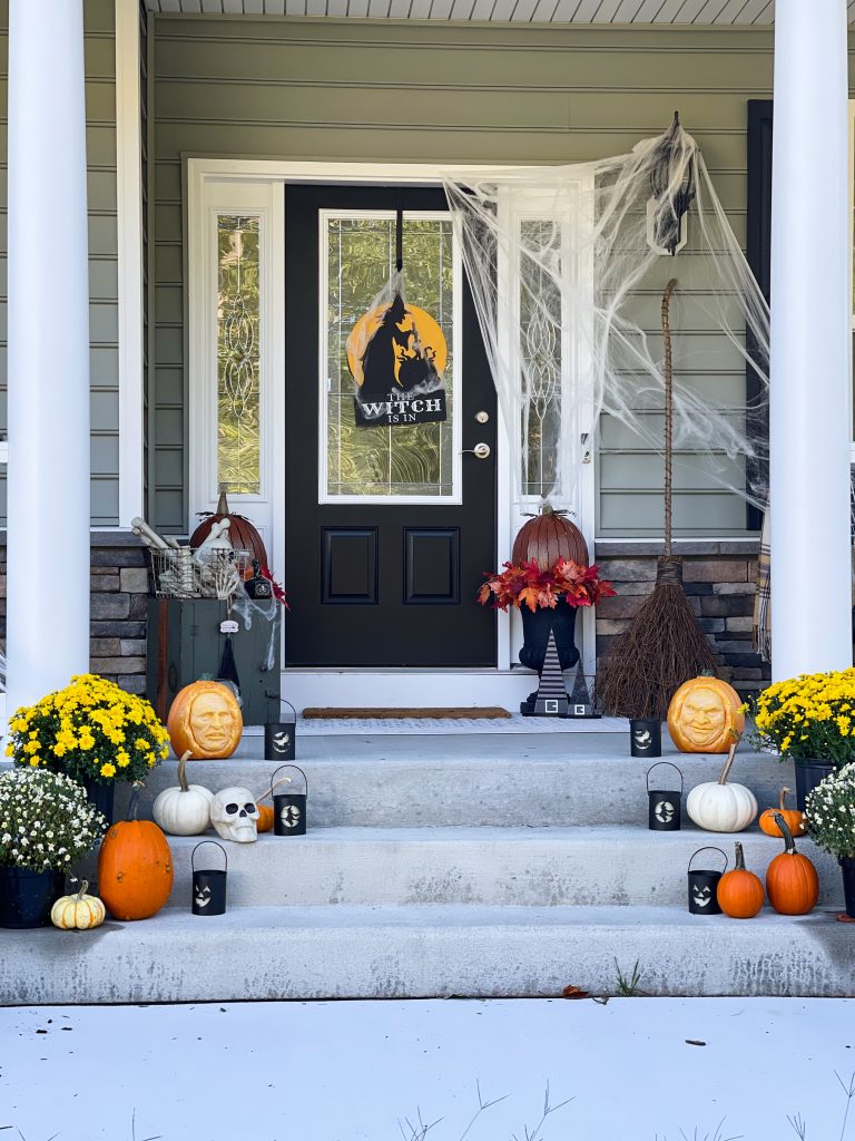 Outdoor Halloween Decorations Ideas - White Lilac Farmhouse