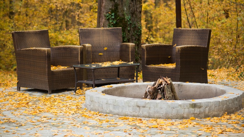 Simple Ways To Create A Cozy Fall Patio Space For Entertaining