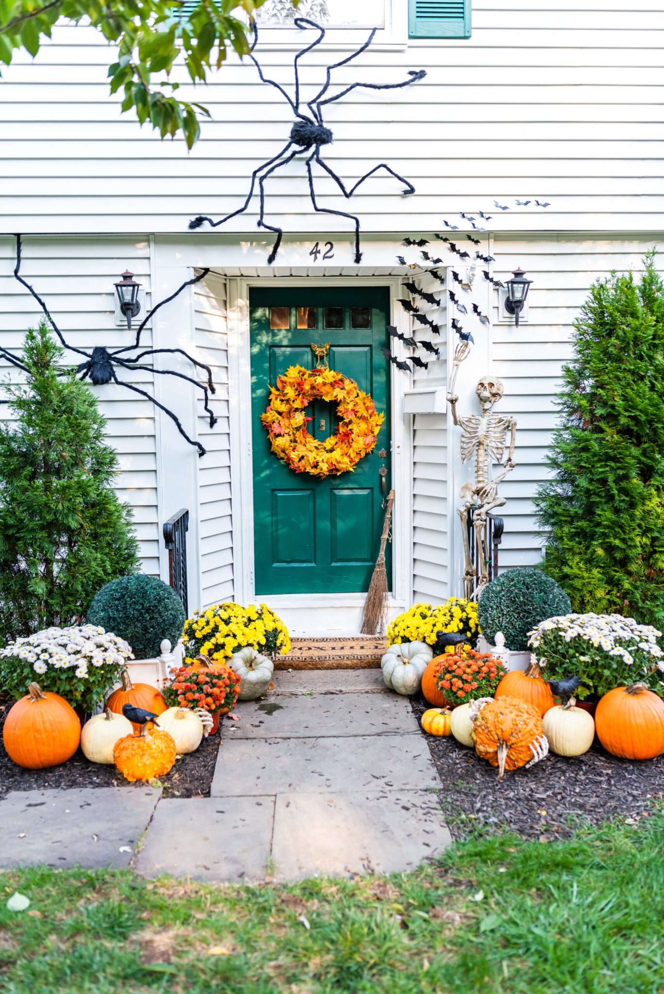 Spooky Finds Just in Time to Decorate for Halloween | Kristy & New England